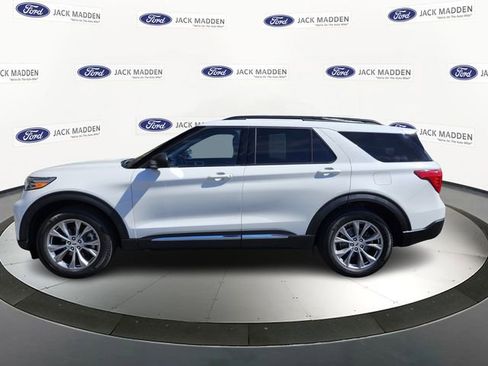 Certified 2022 Ford Explorer XLT w/ Equipment Group 202A AWD/4WD image 2