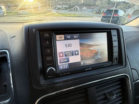 Used 2011 Dodge Grand Caravan Crew w/ Safety Sphere Group image 18