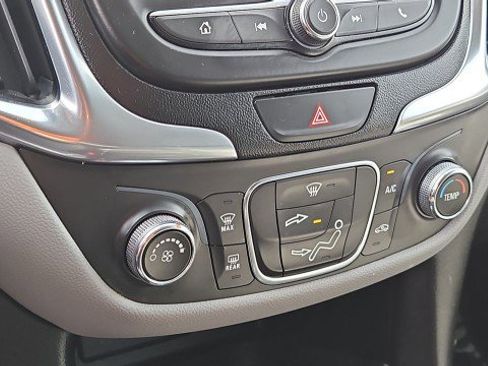 Used 2021 Chevrolet Equinox LS FWD image 17