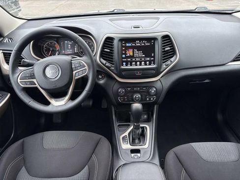 Used 2017 Jeep Cherokee Latitude w/ Comfort/Convenience Group FWD image 15