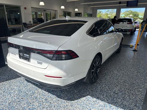 Used 2023 Honda Accord Touring image 5