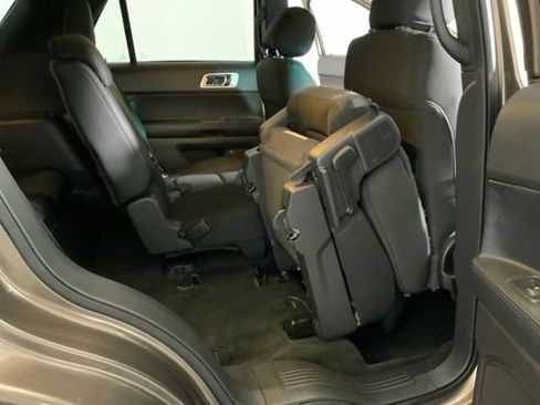 Used 2015 Ford Explorer XLT AWD/4WD image 31