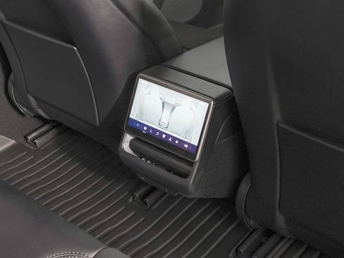 Used 2025 Tesla Model 3 Long Range image 11