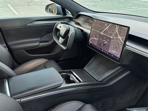 Used 2021 Tesla Model S Plaid image 13