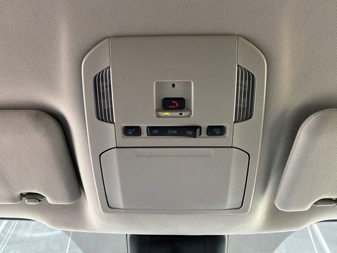 Used 2025 Toyota Highlander LE FWD image 18