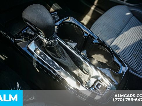 Used 2025 Chevrolet Trax LT w/ LT Convenience Package FWD image 44
