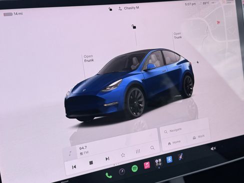 Used 2023 Tesla Model Y Long Range AWD/4WD image 46