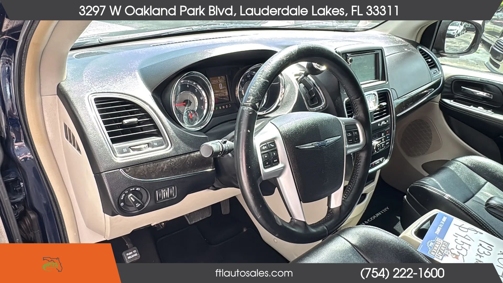Used 2014 Chrysler Town & Country Touring-L FWD image 20