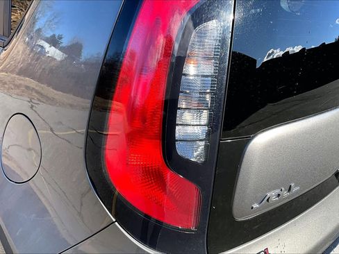 Used 2018 Kia Soul + image 27