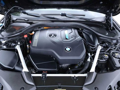 Used 2023 BMW 530e xDrive AWD/4WD image 9
