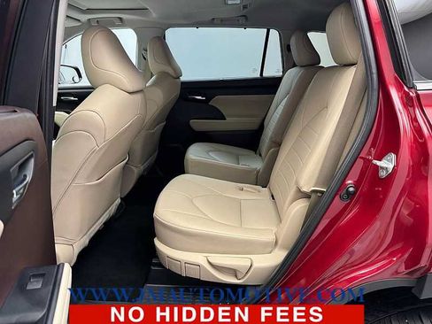 Used 2021 Toyota Highlander XLE AWD/4WD image 15