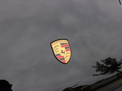 Certified 2026 Porsche Macan image 12