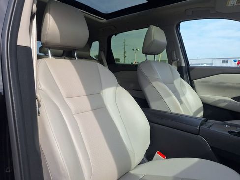 Used 2024 Nissan Rogue SV w/ SV Premium Package image 29