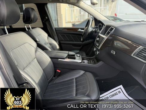 Used 2015 Mercedes-Benz GL 450 4MATIC w/ Lighting Package image 18