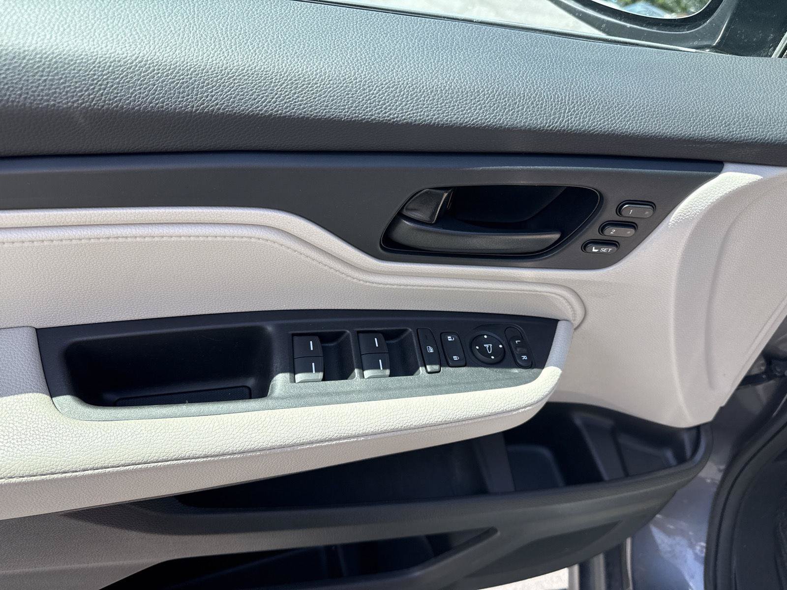 Used 2025 Honda Odyssey EX-L image 13