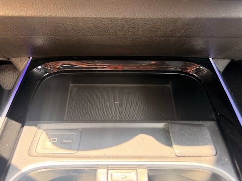 Used 2020 Mercedes-Benz GLB 250 w/ Premium Package image 21