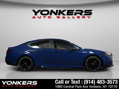 Used 2025 Toyota Camry SE image 13