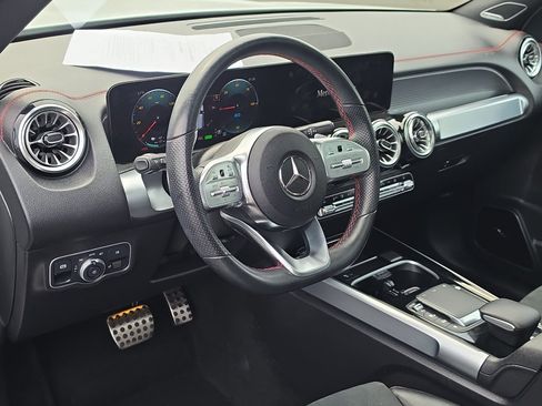 Used 2023 Mercedes-Benz EQB 300 4MATIC image 16