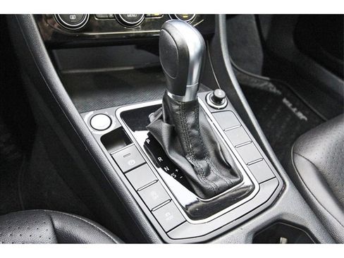 Used 2019 Volkswagen Jetta SEL w/ Cold Weather Package image 26