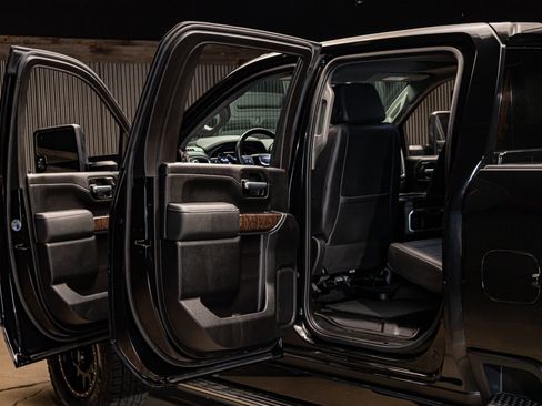 Used 2021 GMC Sierra 2500 Denali w/ Denali Black Diamond Edition image 24