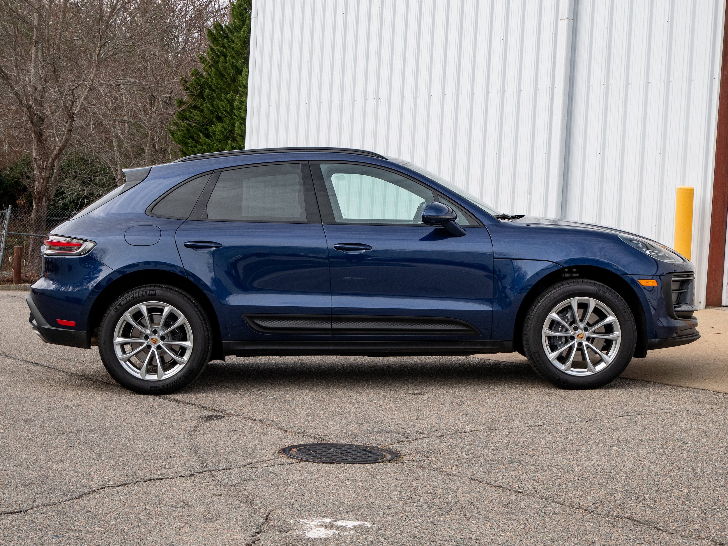 Certified 2025 Porsche Macan AWD/4WD image 8