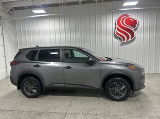 Used 2022 Nissan Rogue S image 1