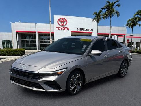 Used 2024 Hyundai Elantra Limited FWD image 3