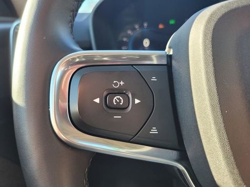 Used 2023 Volvo XC40 B5 Plus image 28