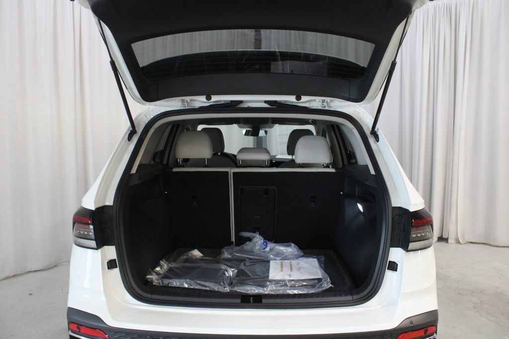 New 2026 Volkswagen Taos SE AWD/4WD image 30