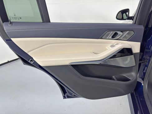 Used 2021 BMW X7 M50i w/ Dynamic Handling Package image 51