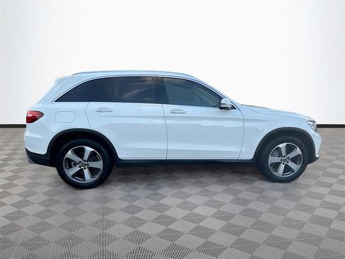 Used 2018 Mercedes-Benz GLC 300 4MATIC w/ Multimedia Package image 5