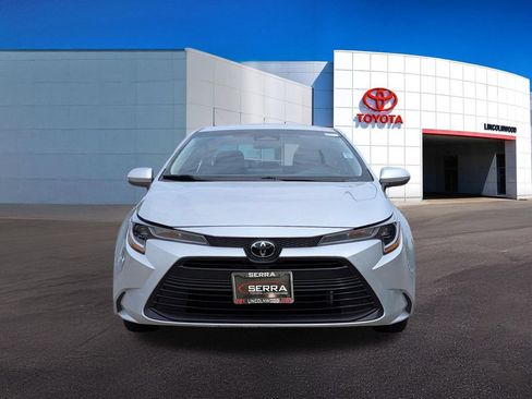 Used 2025 Toyota Corolla LE FWD image 4