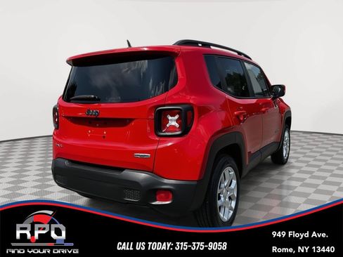 Used 2017 Jeep Renegade Latitude w/ Cold Weather Group AWD/4WD image 5