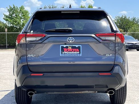 Used 2024 Toyota RAV4 XLE FWD image 5