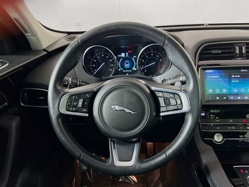 Used 2020 Jaguar F-PACE Prestige image 11