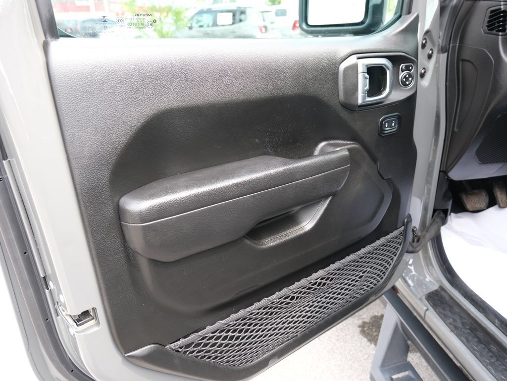Used 2023 Jeep Gladiator Rubicon w/ Cold Weather Group AWD/4WD image 15