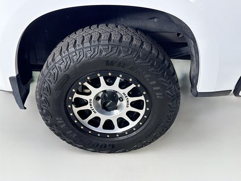 Used 2024 Chevrolet Silverado 1500 Custom w/ Turbomax Blackout Package AWD/4WD image 35
