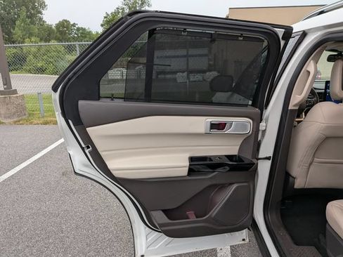Certified 2023 Ford Explorer Platinum w/ Technology Package AWD/4WD image 21