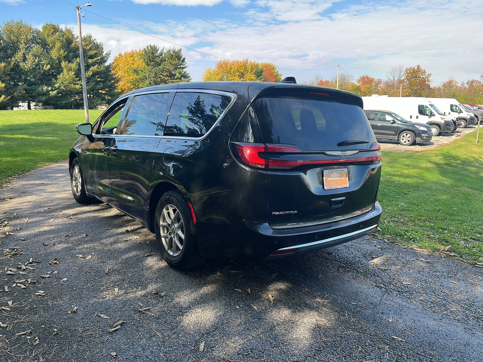 Used 2023 Chrysler Pacifica Touring-L FWD image 10