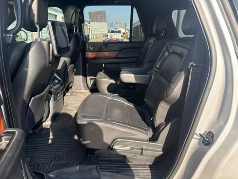 Used 2018 Lincoln Navigator L Select w/ Technology Package AWD/4WD image 7