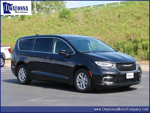 Used 2024 Chrysler Pacifica Touring-L FWD image 1
