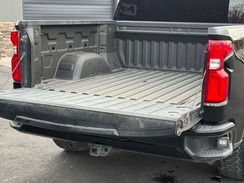 Used 2022 Chevrolet Silverado 1500 RST image 9