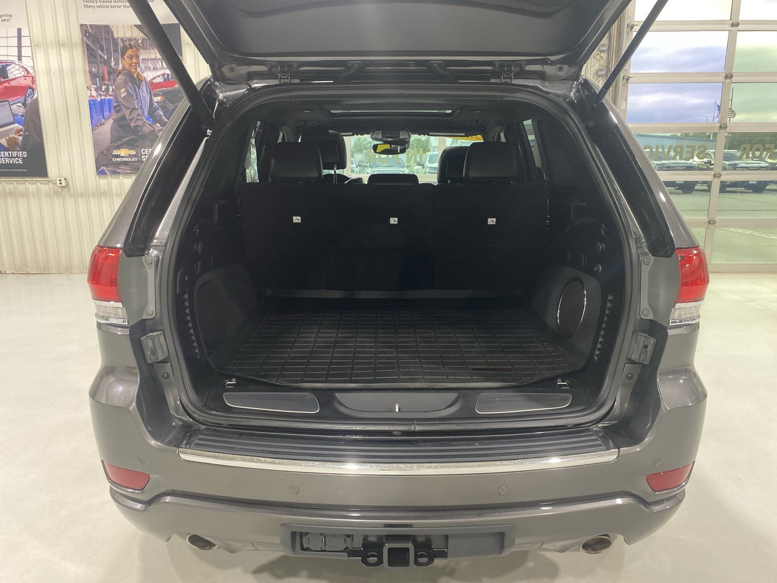Used 2019 Jeep Grand Cherokee Overland AWD/4WD image 14
