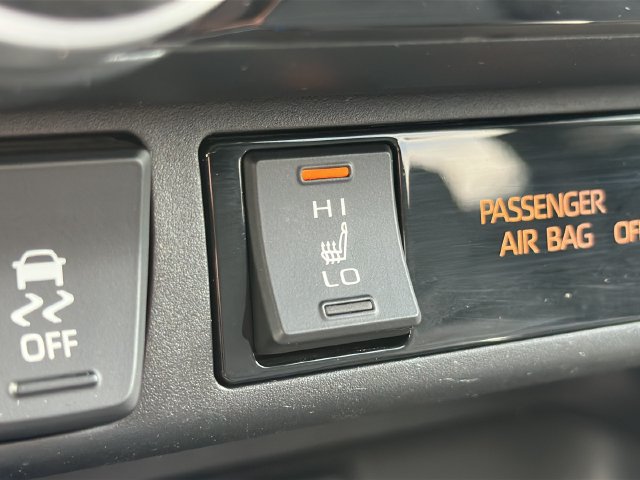 Used 2021 Toyota RAV4 XLE Premium AWD/4WD image 38