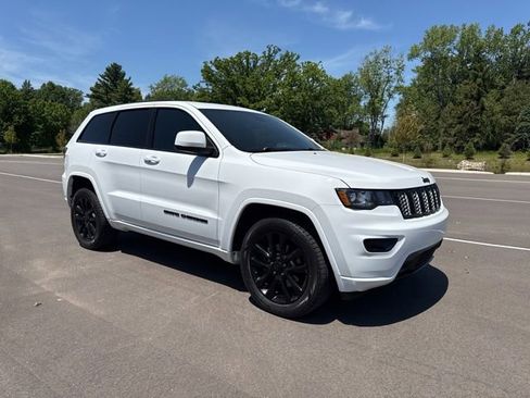 Used 2019 Jeep Grand Cherokee Altitude AWD/4WD image 8