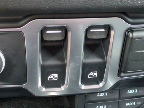 Used 2024 Jeep Wrangler Sport AWD/4WD image 20