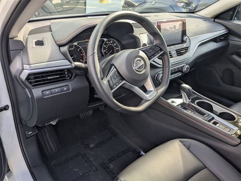 Used 2025 Nissan Altima 2.5 SR image 13