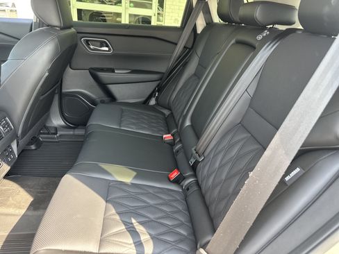 Used 2026 Nissan Rogue Platinum w/ Platinum Premium Package AWD/4WD image 12