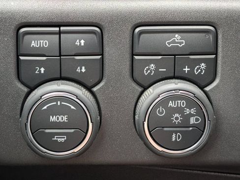 Used 2025 Chevrolet Silverado 1500 LT Trail Boss w/ Convenience Package II AWD/4WD image 23