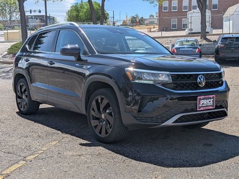 Used 2024 Volkswagen Taos SE image 3